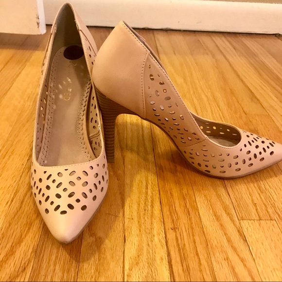 Gorgeous Nude/Blush Heels - Picture 1 of 6